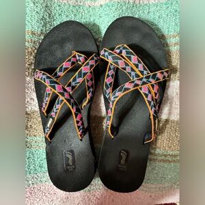 SOLD****Teva Mush flip flops 7